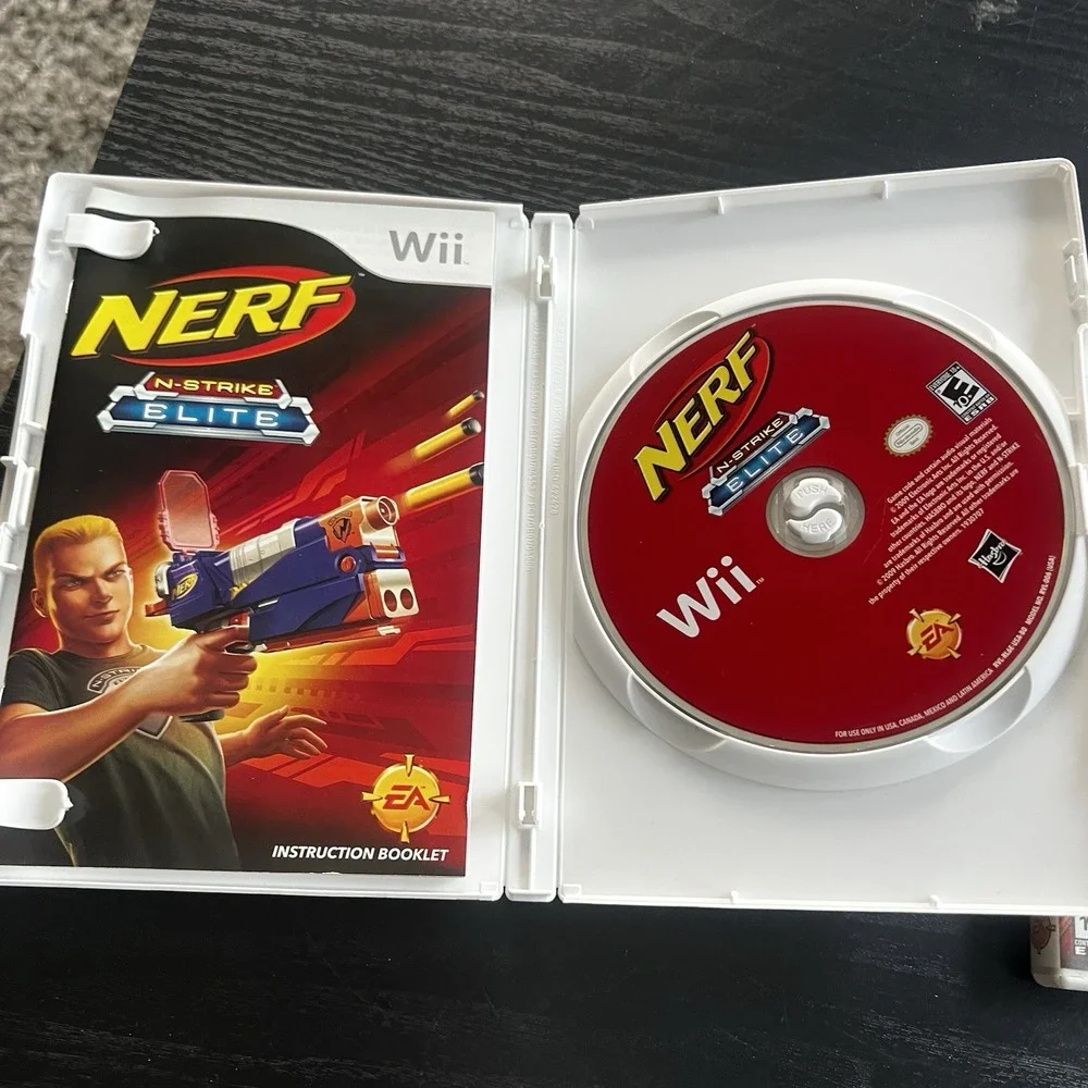 NERF:‎ N-Strike And N-Strike Elite Combo One Has Manual One Does Not EUC